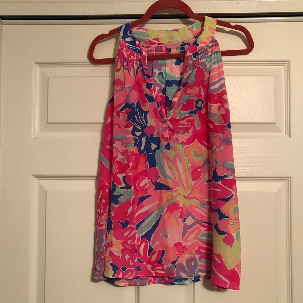 Lilly Pulitzer, Size Medium sleeveless silk blouse with light smock around neck